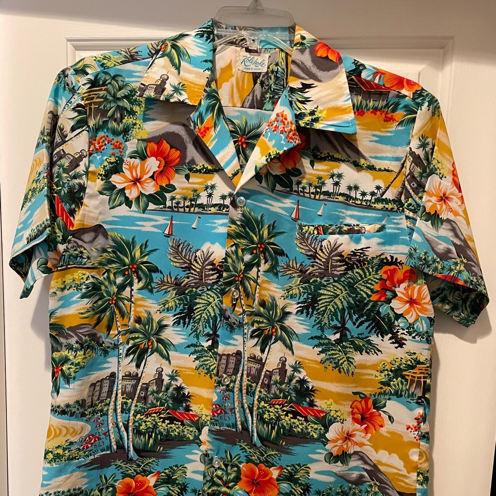 Kole Kole Men’s Short Sleeve Hawaiian Shirt. Made in Hawaii